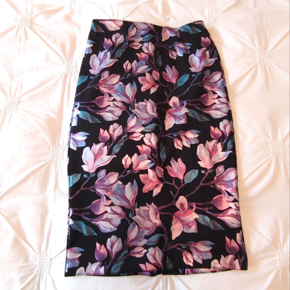 Eci metallic foil floral pencil skirt. Size S.